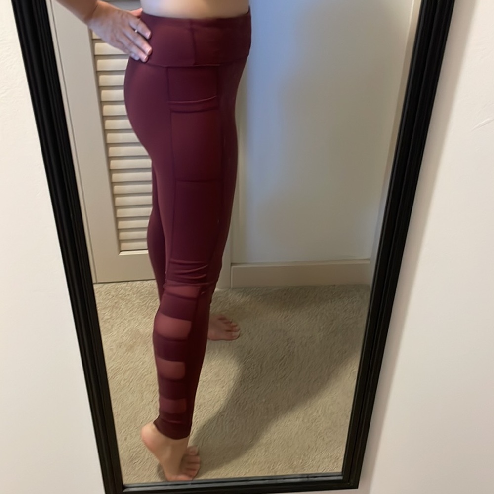 💛 Senita Athletics burgundy mesh exercise leggings
